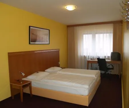 Hamburg מלון 3*